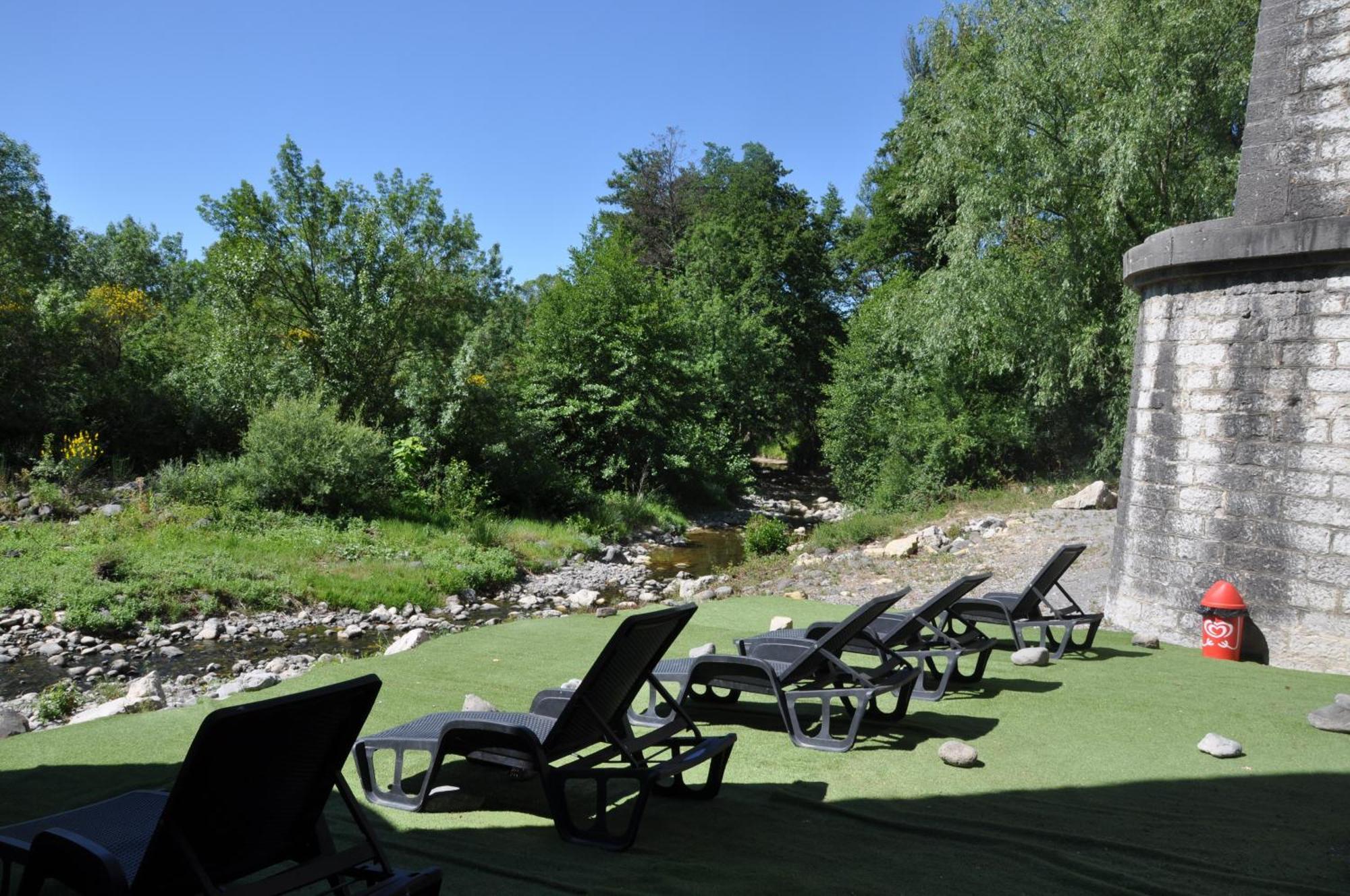 Hotel Les rives d'Auzon à Lavilledieu  Extérieur photo